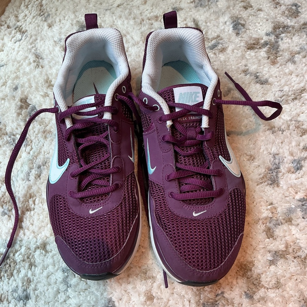 Nike Women's Maroon and White Athletic Shoes